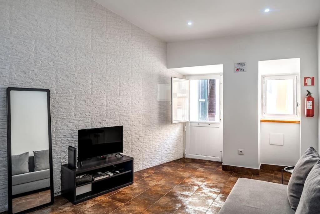 Cozy Ground Floor Studio With Ac And Loft Bedroom 리스본 외부 사진